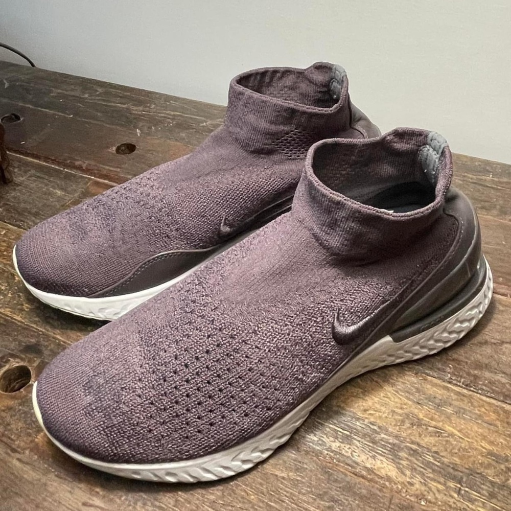 Nike Rise React FlyKnit Sneakers